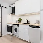 Deluxe With Parking Kacik 10 By Renters דירה קרקוב
